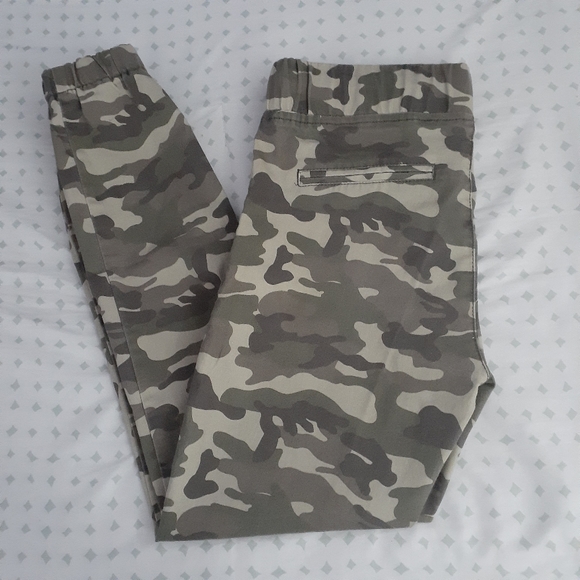 V.I.P. | Women's Camo Jeggings (size 9/10) - Picture 9 of 16